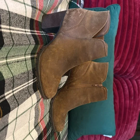 Clark’s Leather booties - Picture 2 of 3